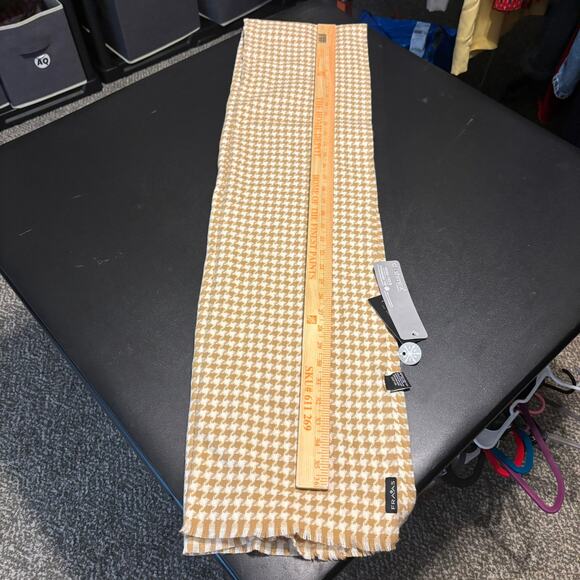 NWT FRAAS Cashmink Tan White/Ivory Houndstooth Pattern Acrylic Scarf - Picture 4 of 5